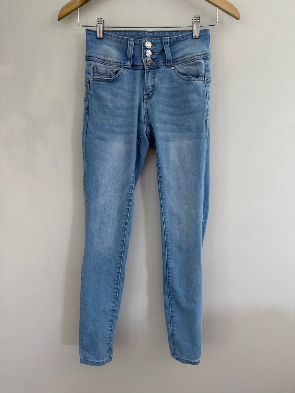 Wax Jean “Butt, I Love You” Triple Button Skinny Jeans Light Wash Women’s Size 3